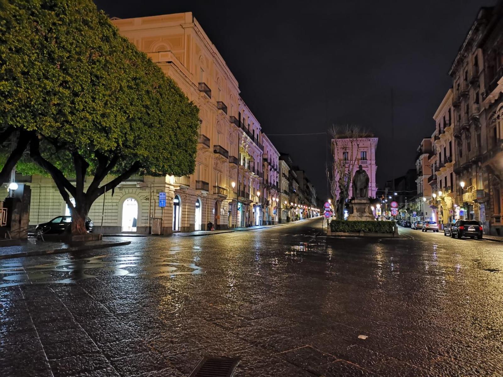 Fuoco Dell'Etna Hotel คาตาเนีย ภายนอก รูปภาพ